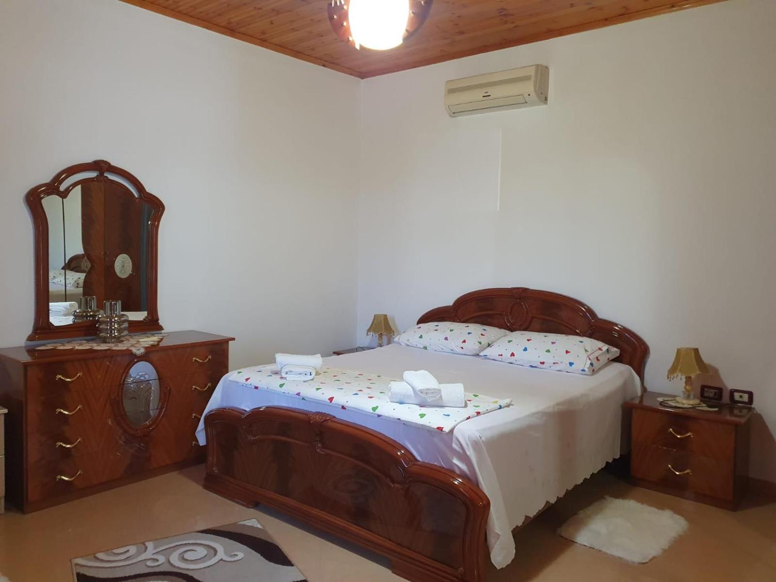 Sara Guesthouse ベラト エクステリア 写真