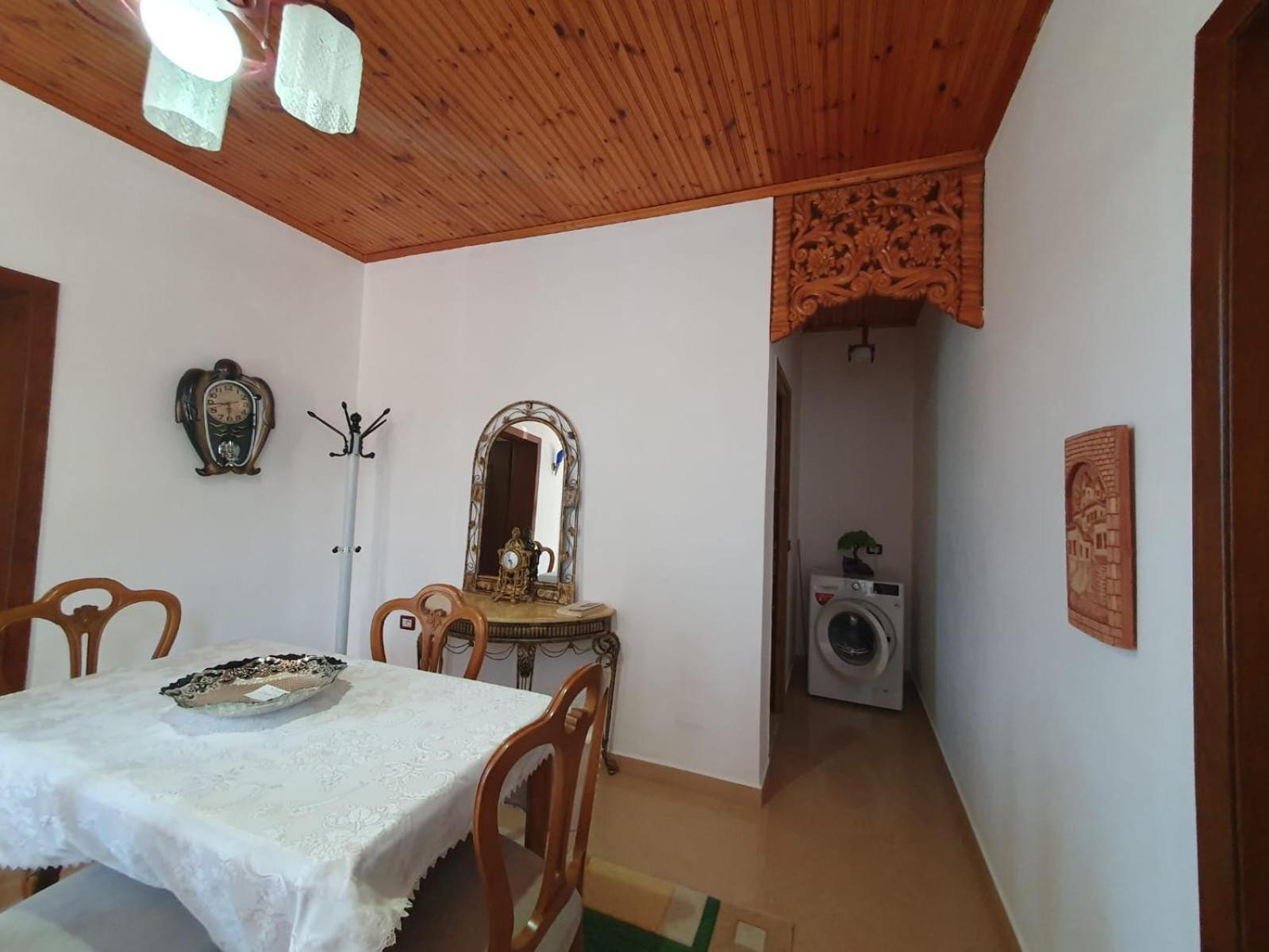 Sara Guesthouse ベラト エクステリア 写真
