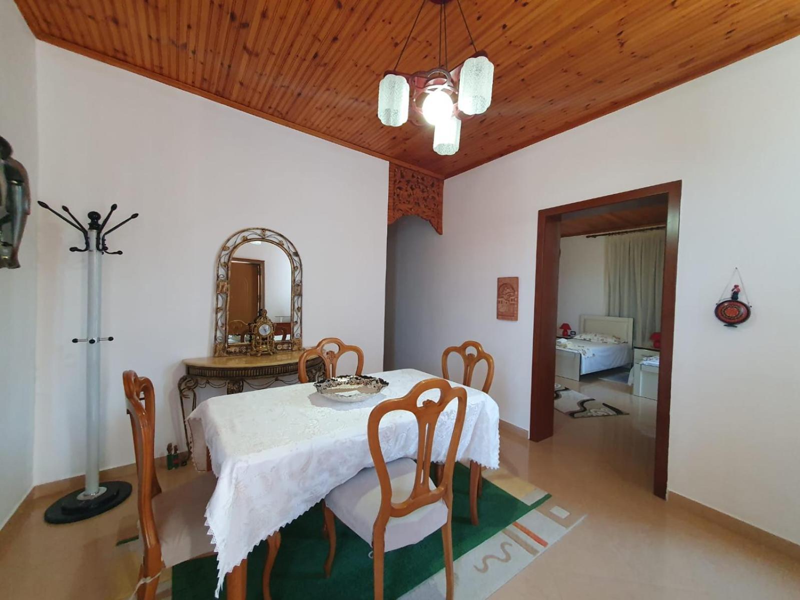 Sara Guesthouse ベラト エクステリア 写真